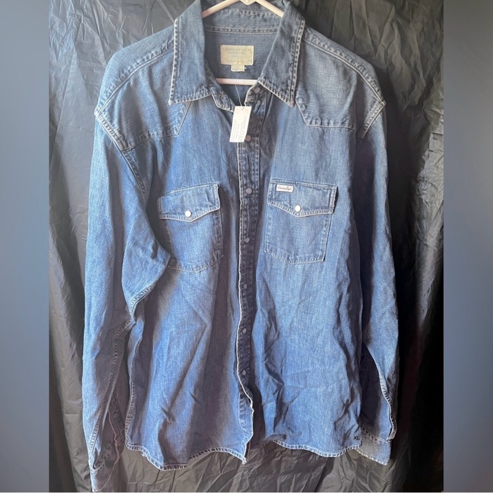 American Eagle outfitters light weight blue jean jacket size xl
